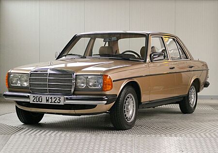 Mercedes-Benz 200 W123 eSSD 44.808 KM H-Kennz. Toppzustand