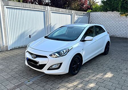 Hyundai i30 blue Classic 1,4i Top Zustand