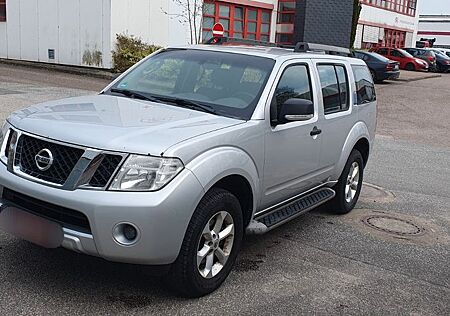 Nissan Pathfinder 2.5 dCi DPF PLATINUM 4WD ,7 Sitze