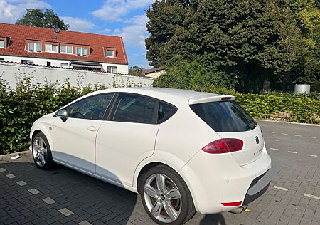 Seat Leon gebraucht kaufen Seat Leon - FR 2.0 TSI 211 PS Baujahr 2012 Weiß Un