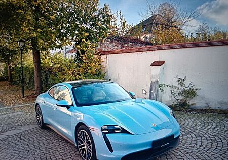 Porsche Taycan Frozen blue/Leder beige/Chrono/Pano