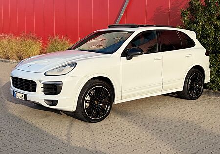 Porsche Cayenne S Diesel 385 PS V8 GTS Pano Standheitzun