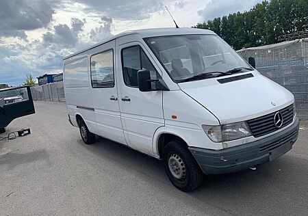 Mercedes-Benz Sprinter 208D. Und 312D Lang