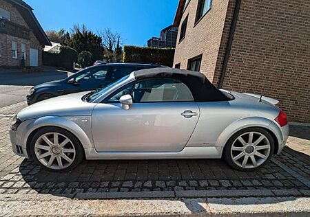Audi TT Roadster S Line 1.8T 132 kW -