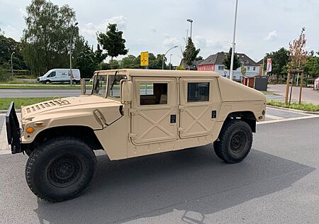 Hummer HMMWV Militärfahrzeug - mit H Zulassung