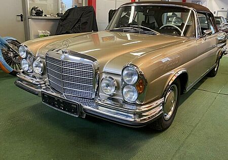 Mercedes-Benz 280 SE 3,5 Flachkühler Cabrio