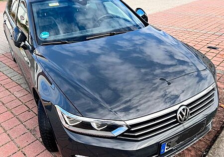 VW Passat Variant Volkswagen 2.0 TDI SCR DSG Highline Vari...