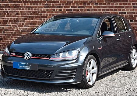 VW Golf Volkswagen 2.0 TSI GTI BIXENON NAVI PDC SITZHEIZ SHEFT