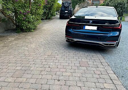 BMW 750i xDrive -