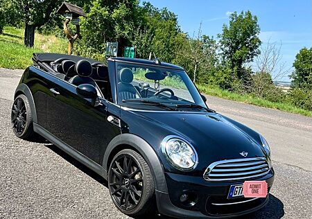 Mini Cooper D Cabrio black in black