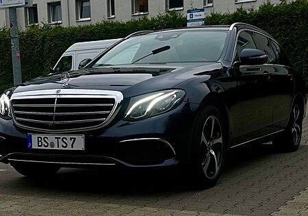 Mercedes-Benz E 220 E 220d T EXCLUSIVE Line 360° Pano Burm. Widescr.