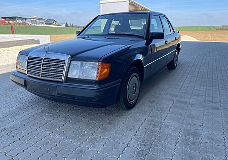 Mercedes-Benz E 200 E 200D/W124/2. Hand