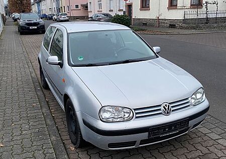VW Golf Volkswagen 1.6 Auto Basis