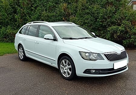 Skoda Superb 2.0 TDI DSG Combi Laurin&Klement