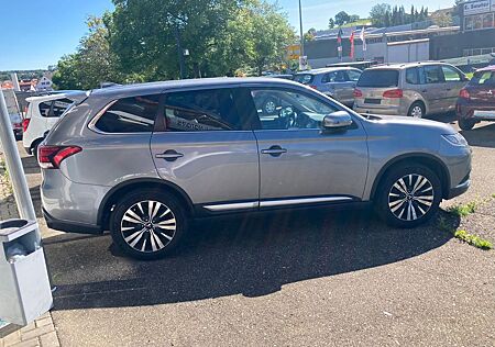 Mitsubishi Outlander Diamant Edition+ 4WD*7-Sitzer