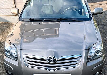 Toyota Avensis Combi Sol 2.0-l-VVT-i Automatik Sol