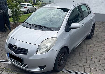 Toyota Yaris 1.3 Sol aus Familienbesitz