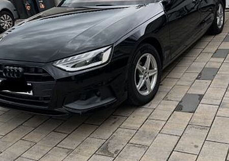 Audi A4 35 TFSI S tronic design design