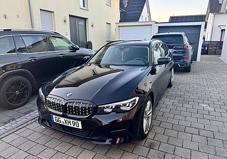 BMW 320d Touring Automatik LiveCockpit,H/K,Business