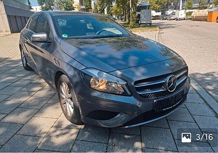 Mercedes-Benz A 180 BlueEFFICIENCY, Teilleder, sh-gepflegt