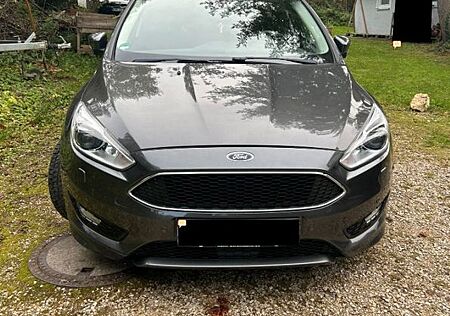 Ford Focus 1.5 Lim. Titanium Navi,Lenkrad-+Sithz+ Amb