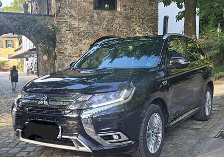 Mitsubishi Outlander 2.4 PLUG-IN HYBRID 4WD Top Top