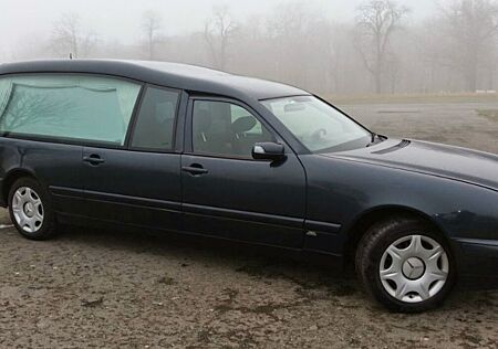 Mercedes-Benz E 220 CDI T CLASSIC Classic