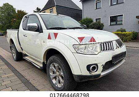 Mitsubishi L200 Intense Club Cab 4WD+4X4+KLIMAAUT+AHK+