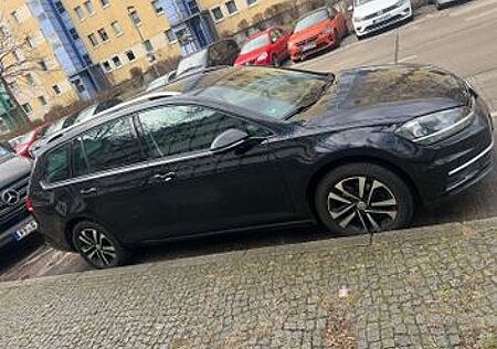 VW Golf Volkswagen 1.6 TDI SCR DSG IQ.DRIVE Variant IQ.DRIVE