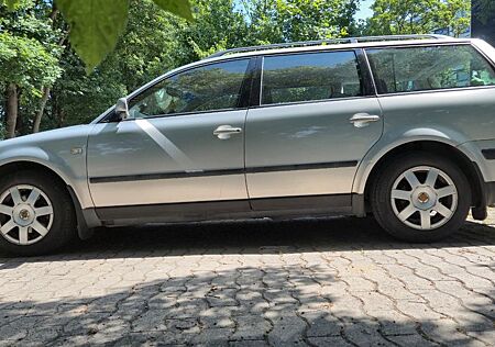 VW Passat Volkswagen Kombi 1.8 Basis TÜV bis 4/27