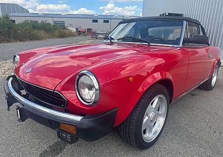Fiat Pininfarina 124 Spider DS *LIEBHABERFAHRZEUG*TOP