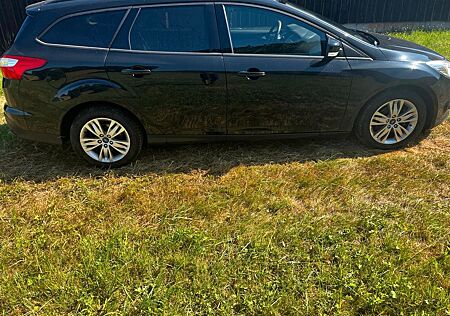 Ford Focus 1.0 Scheckheft gepflegt , Zahnriemen neu