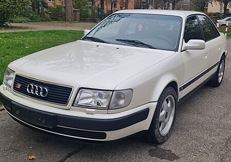 Audi S4 C4 100 Quattro aus 1 Hand,Top für sein alter