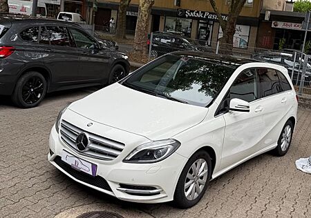 Mercedes-Benz B 200 /Automatik/Pano/ACC/Bi-Xenon