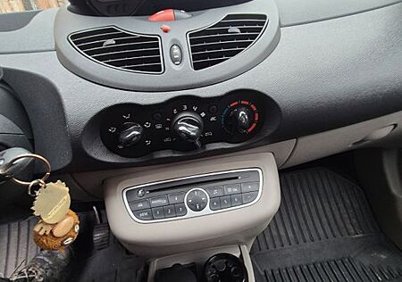Renault Twingo Night & Day 1.2 16V Quickshift eco2 5...