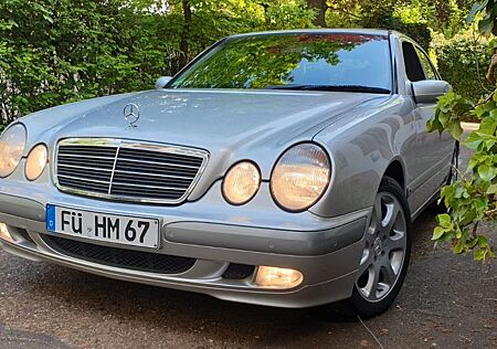 Mercedes-Benz E 240 CLASSIC 1-Hand Rentiert