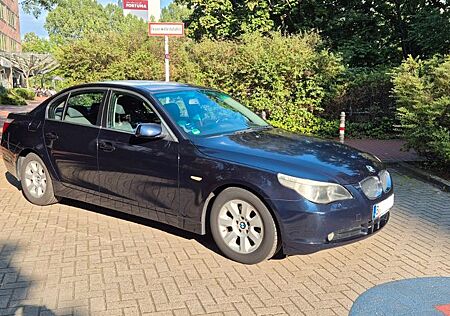 BMW 523i -