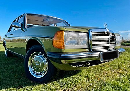 Mercedes-Benz 200 W123