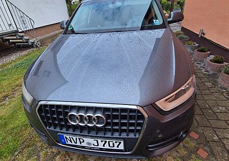 Audi Q3 1.4 TFSI cylinder on d. S tronic design d...