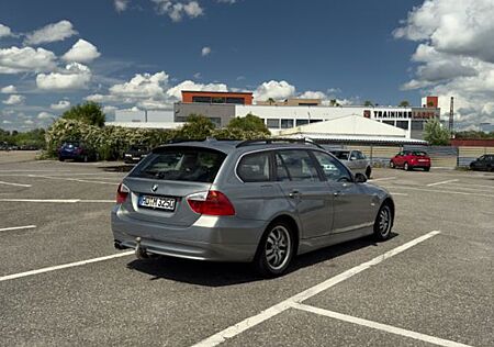 BMW 325i Touring - 6 Zylinder - Pano, PDC, Xenon, 8f