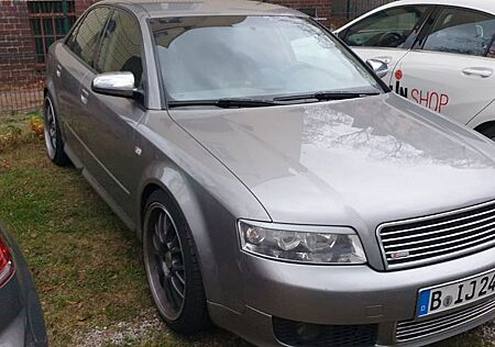 Audi A4 2.0 - S Line