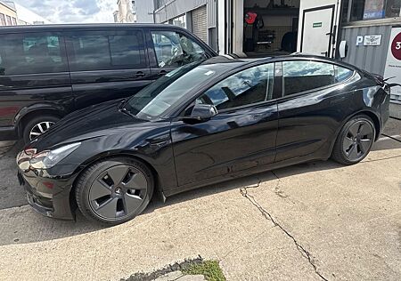 Tesla Model 3 Allradantrieb mit Dualmotor Long Ran...