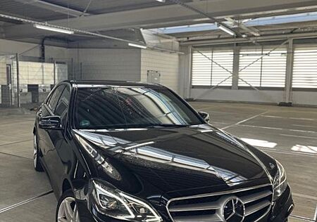 Mercedes-Benz E 250 BlueTEC 4MATIC AVANTGARDE Autom. AVANT...
