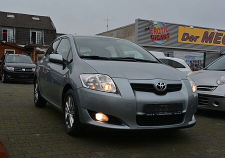 Toyota Auris Team-2-HAND