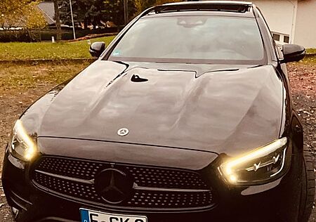 Mercedes-Benz E 220 E 220d T AMG-LINE NIGHT PAKET AHK+PANO+360+DIST