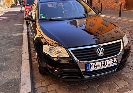 VW Passat Volkswagen 2.0 TDI DPF DSG Comfortline