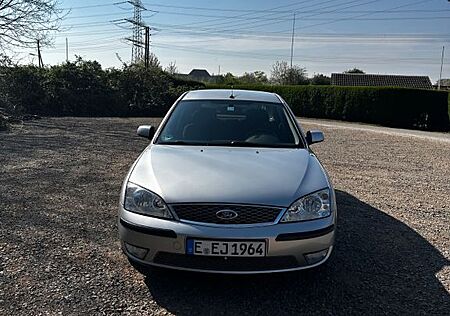 Ford Mondeo 2,0 Ambiente Autom. Ambiente