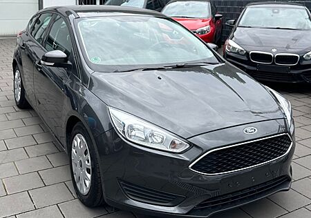 Ford Focus Lim. Ambiente *NUR 46.000KM*