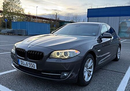BMW 523i -