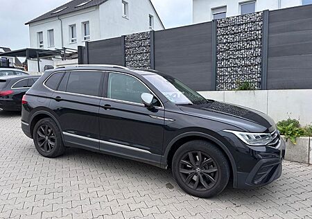 VW Tiguan Allspace gebraucht kaufen VW Tiguan Allspace Volkswagen Life 2,0TSI190PS DSG 4M 7Si. Gar